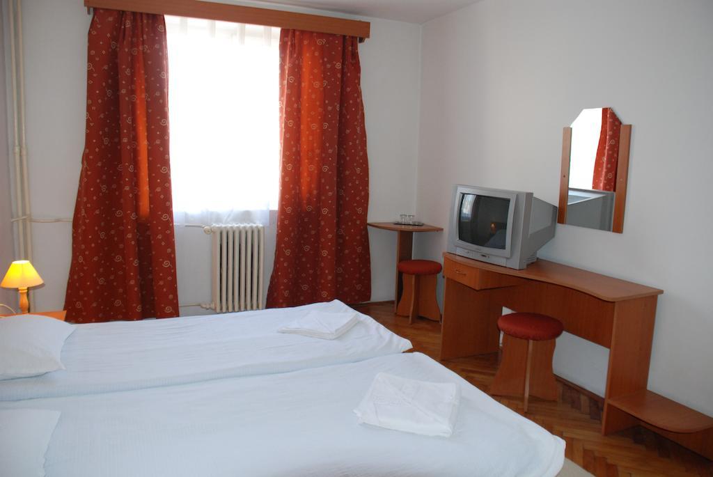 Hotel Merkur ミエルクレア＝チュク エクステリア 写真