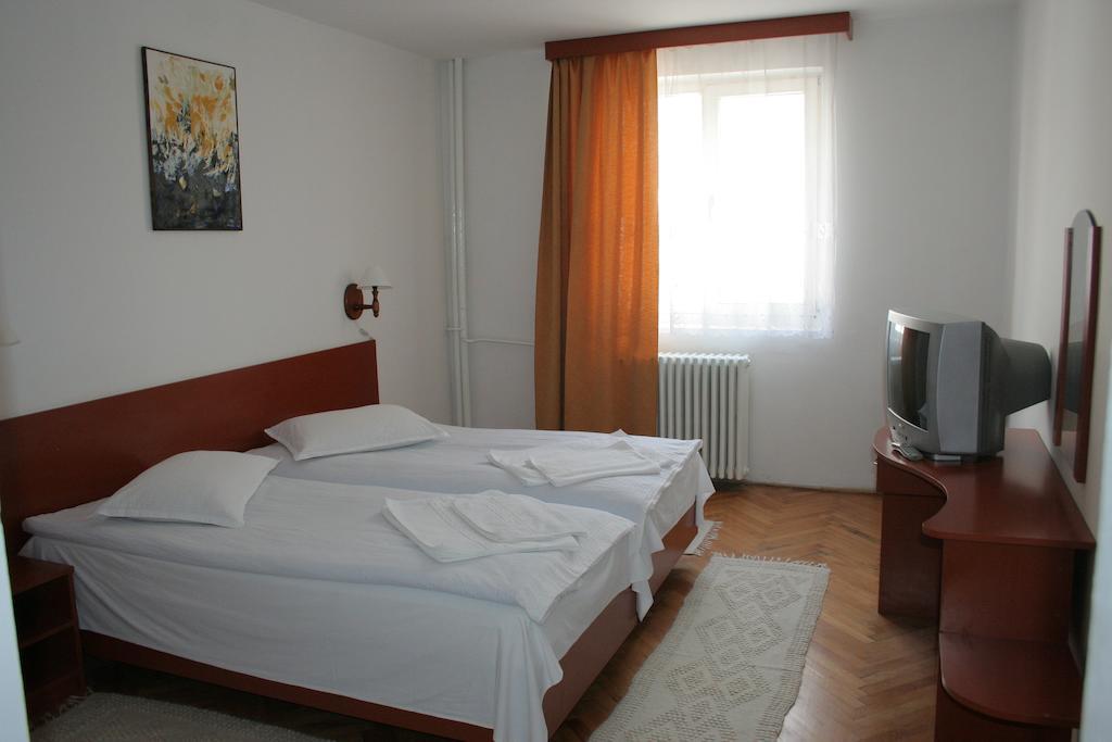 Hotel Merkur ミエルクレア＝チュク 部屋 写真