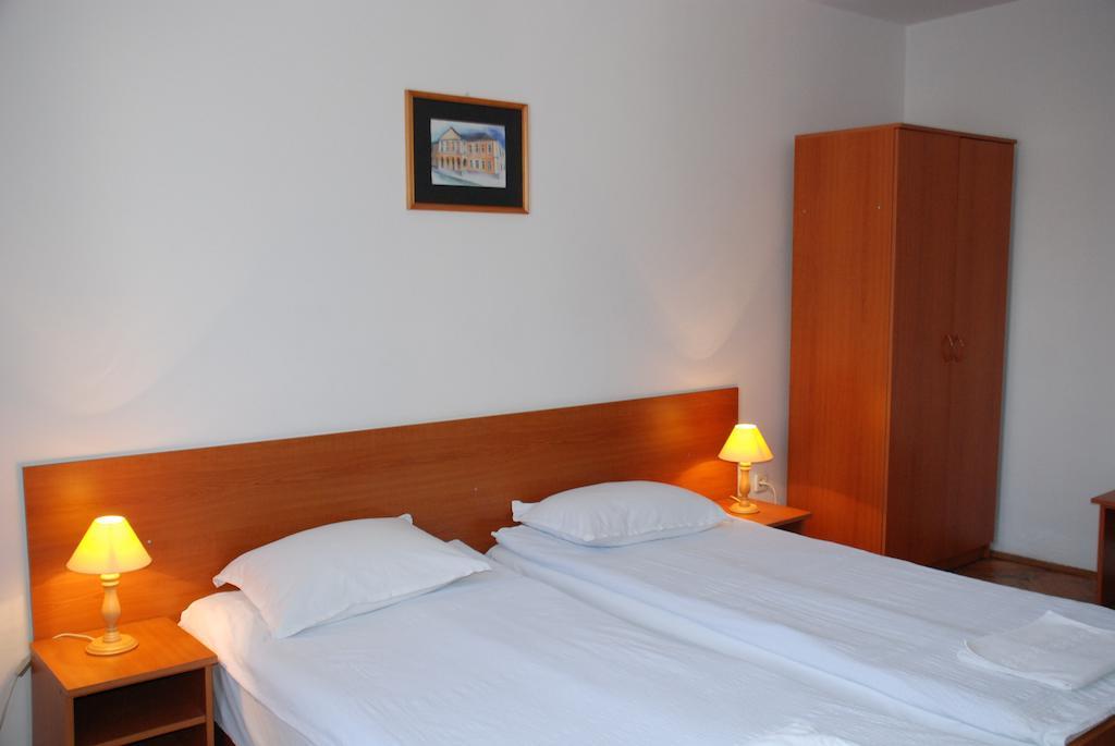 Hotel Merkur ミエルクレア＝チュク 部屋 写真