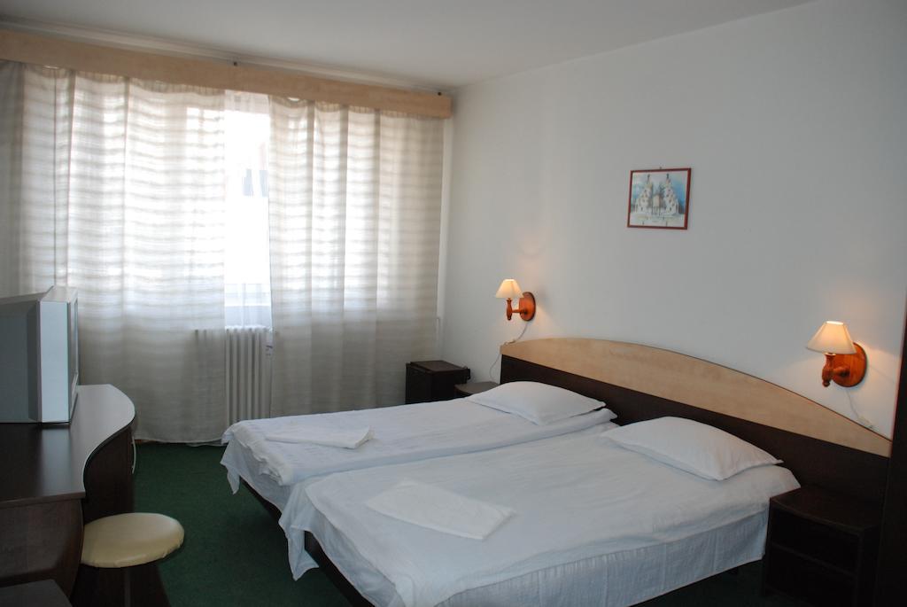Hotel Merkur ミエルクレア＝チュク エクステリア 写真