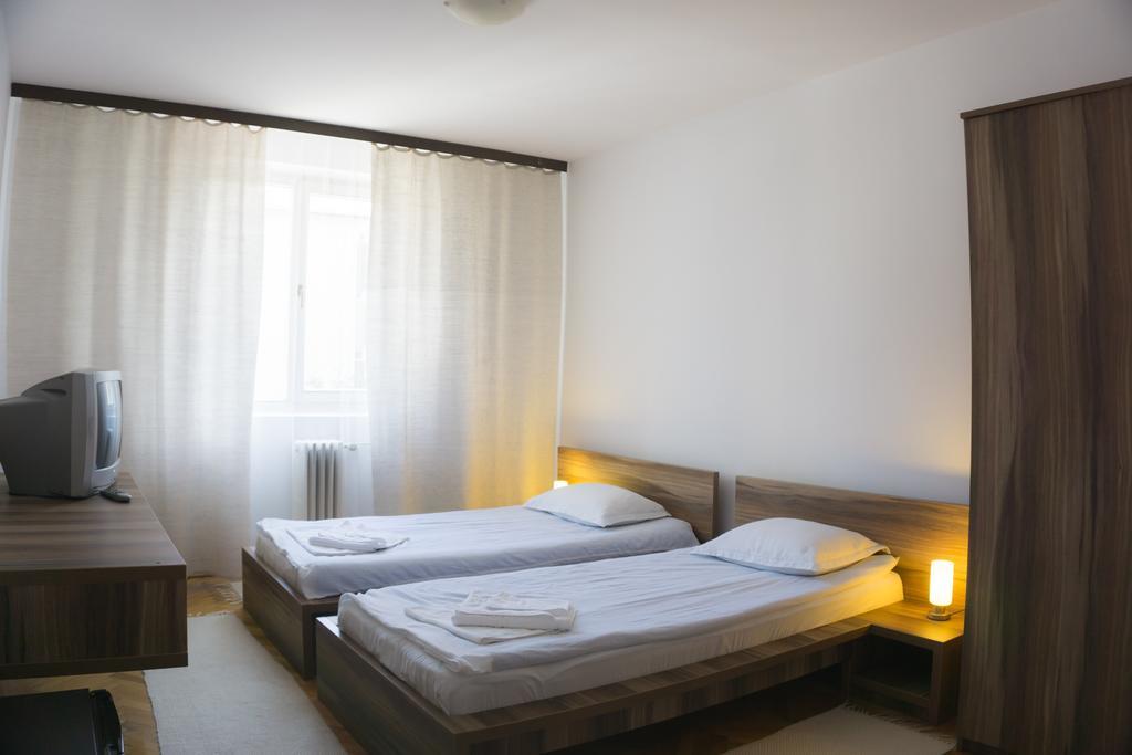 Hotel Merkur ミエルクレア＝チュク エクステリア 写真