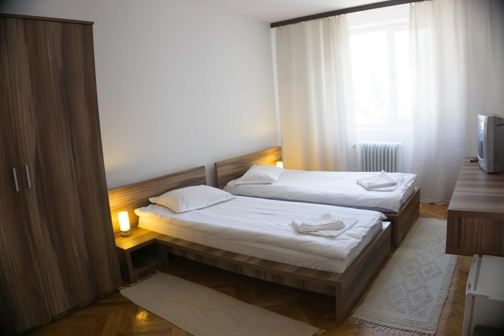 Hotel Merkur ミエルクレア＝チュク エクステリア 写真
