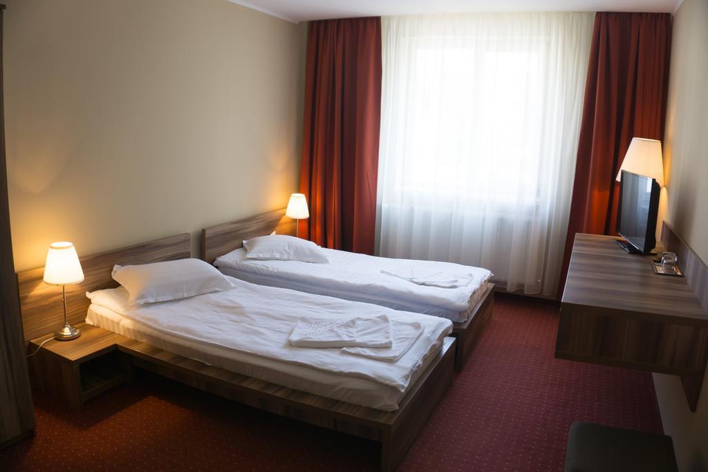 Hotel Merkur ミエルクレア＝チュク エクステリア 写真