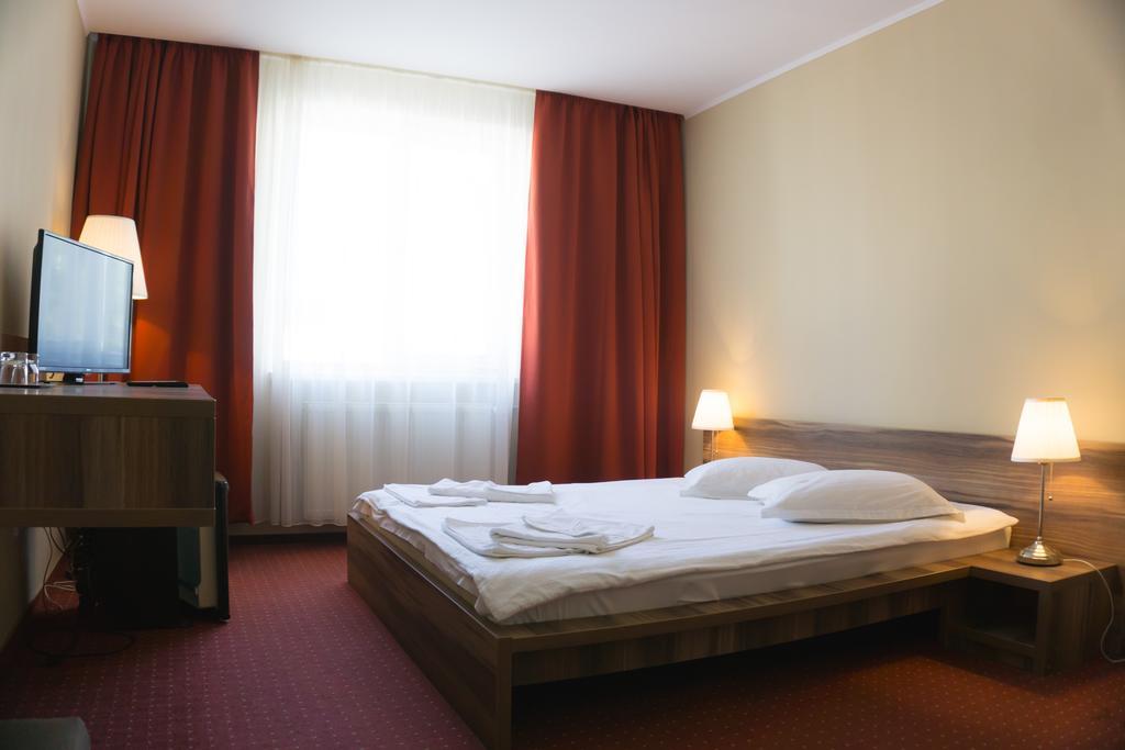 Hotel Merkur ミエルクレア＝チュク エクステリア 写真